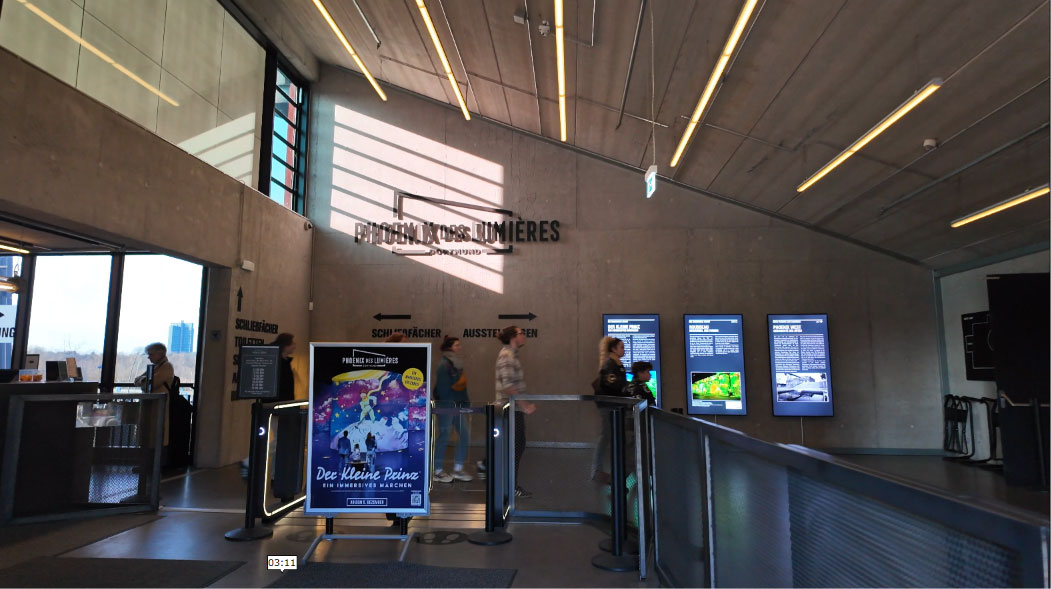 Inside Phoenix des Lumières